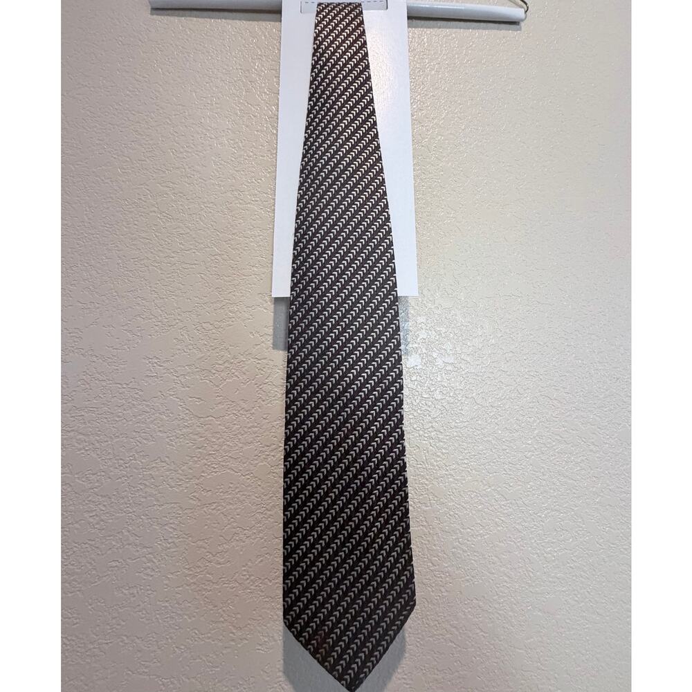 Giorgio Armani Cravatte Silk Tie – Geometric Chevron Pattern